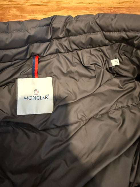 Moncler Dupres Gilet Size 7 Black