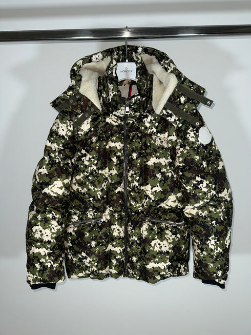 Moncler Blanc Jacket Size 1 Green Camo