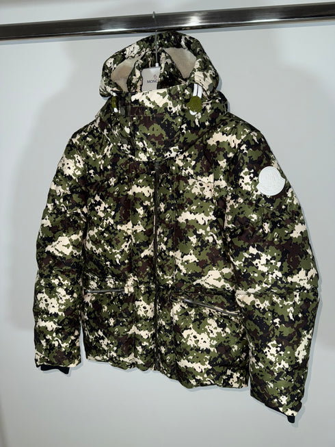 Moncler Blanc Jacket Size 1 Green Camo