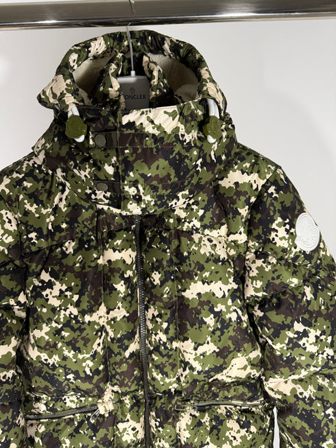 Moncler Blanc Jacket Size 1 Green Camo