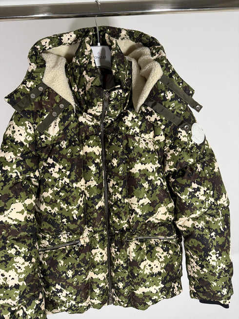 Moncler Blanc Jacket Size 1 Green Camo