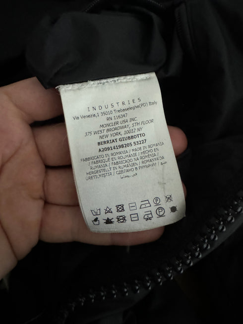 Moncler Berriat Jacket Size 4 Black